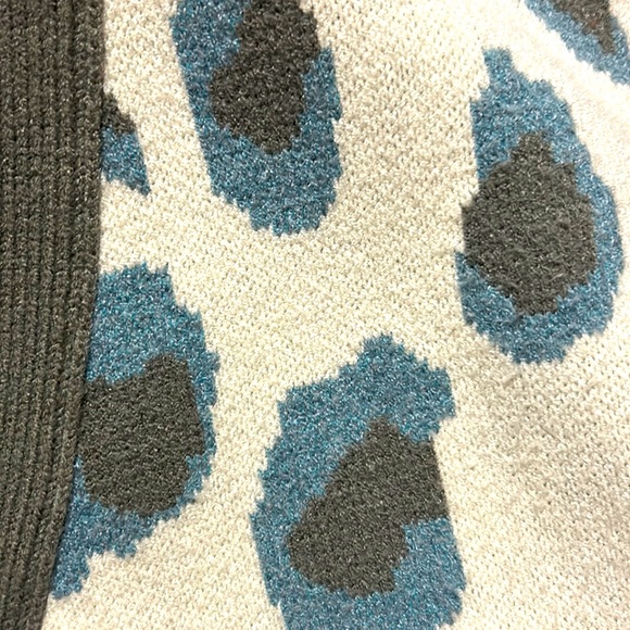 MYSTREE Leopard Print CARDIGAN Button-Up Cream, Gray & Blue Size SMALL - Picture 5 of 10